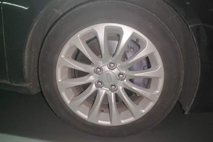Used Cadillac XTS 2018 28T Elite Edition Right Front Wheel Hub