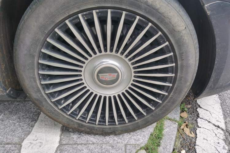 Used Cadillac XTS 2018 28T Tech Edition Right Front Wheel Hub