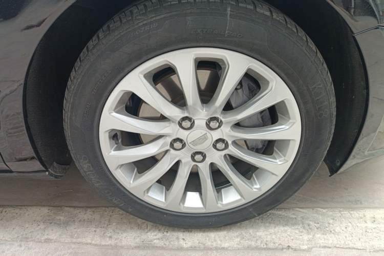 Used Cadillac XTS 2018 28T Tech Edition Right Front Wheel Hub