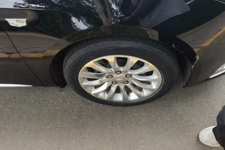 Used Cadillac XTS 2018 28T Elite Edition Right Front Wheel Hub