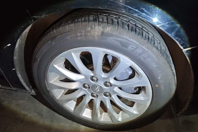 Used Cadillac XTS 2018 28T Tech Edition Right Front Wheel Hub
