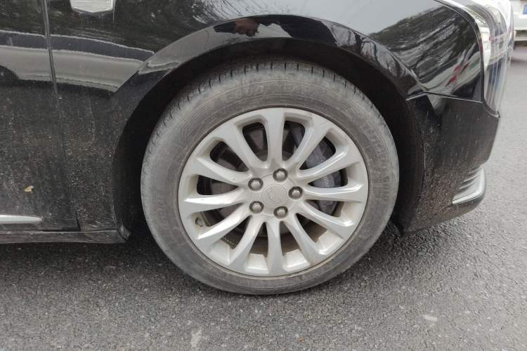 Used Cadillac XTS 2018 28T Tech Edition Right Front Wheel Hub