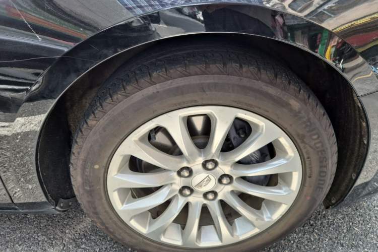 Used Cadillac XTS 2018 28T Tech Edition Right Front Wheel Hub