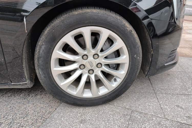 Used Cadillac XTS 2018 28T Tech Edition Right Front Wheel Hub