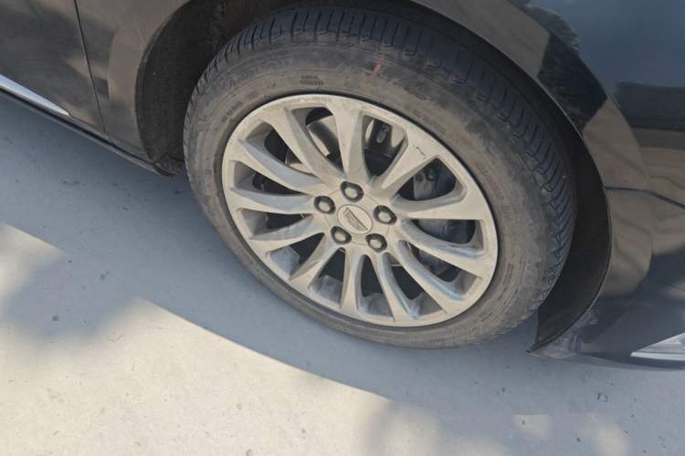 Used Cadillac XTS 2018 28T Elite Edition Right Front Wheel Hub