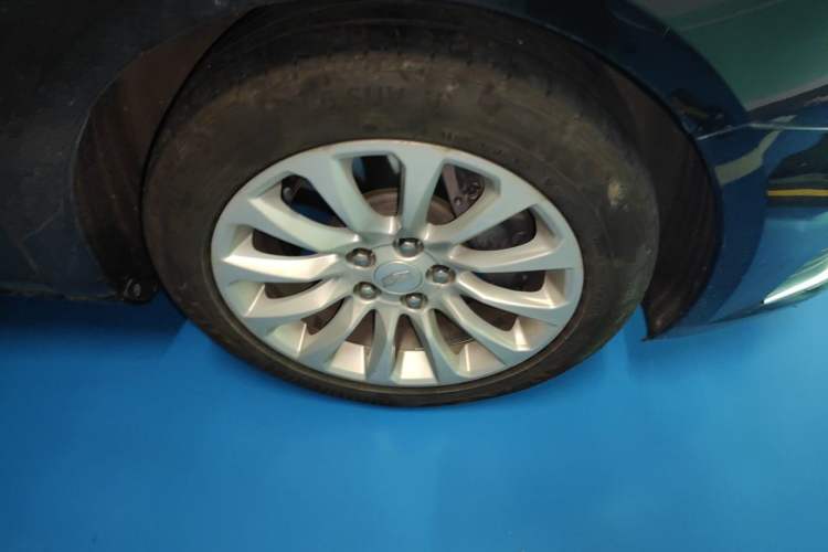 Used Cadillac XTS 2018 28T Tech Edition Right Front Wheel Hub