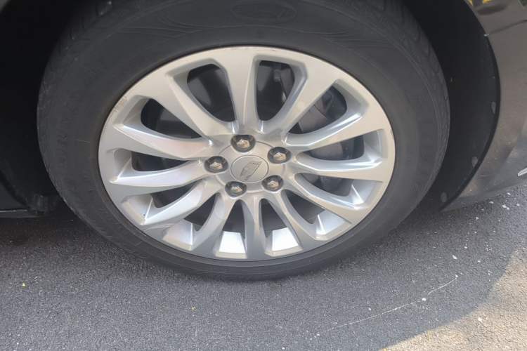 Used Cadillac XTS 2018 28T Tech Edition Right Front Wheel Hub