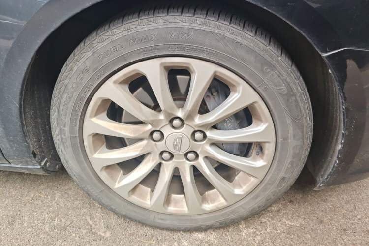 Used Cadillac XTS 2018 28T Elite Edition Right Front Wheel Hub
