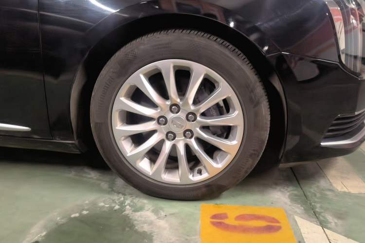Used Cadillac XTS 2018 28T Tech Edition Right Front Wheel Hub