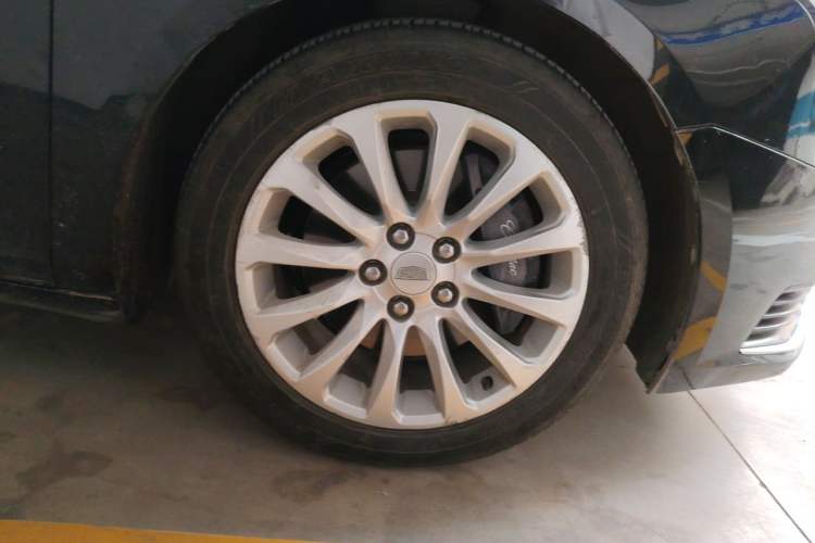 Used Cadillac XTS 2018 28T Tech Edition Right Front Wheel Hub