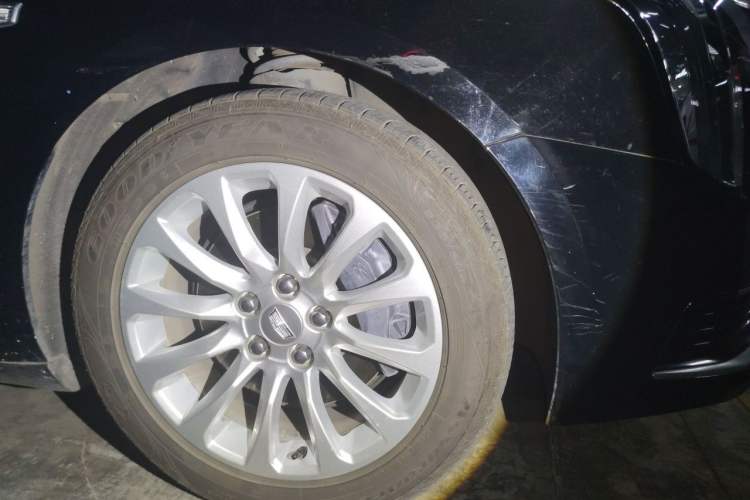 Used Cadillac XTS 2018 28T Tech Edition Right Front Wheel Hub