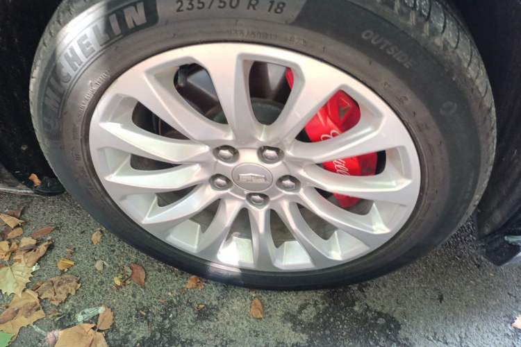 Used Cadillac XTS 2018 28T Elite Edition Right Front Wheel Hub