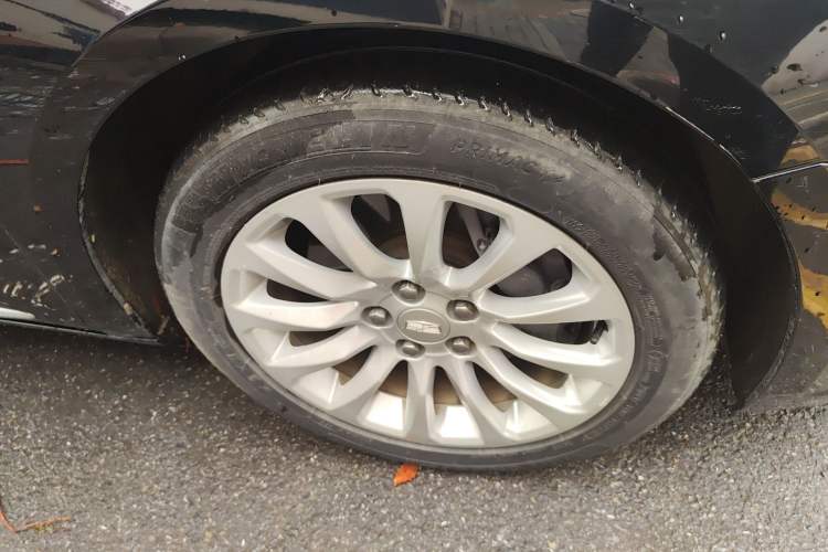 Used Cadillac XTS 2018 28T Tech Edition Right Front Wheel Hub