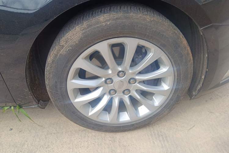 Used Cadillac XTS 2018 28T Elite Edition Right Front Wheel Hub