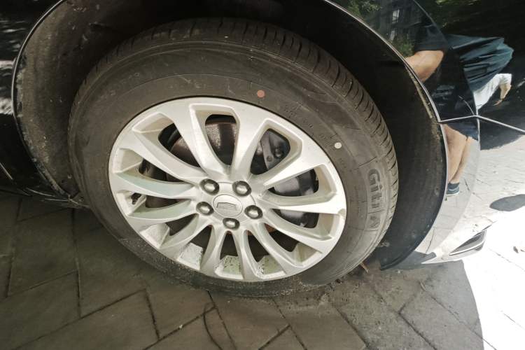 Used Cadillac XTS 2018 28T Tech Edition Right Front Wheel Hub