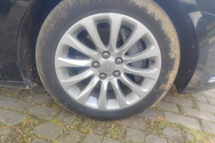 Used Cadillac XTS 2018 28T Tech Edition Right Front Wheel Hub