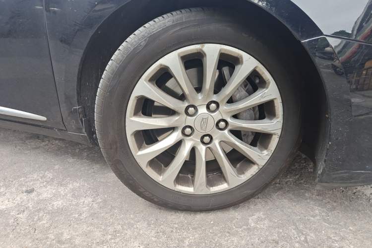 Used Cadillac XTS 2018 28T Elite Edition Right Front Wheel Hub