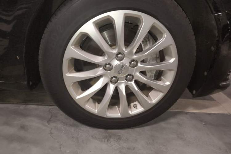 Used Cadillac XTS 2018 28T Tech Edition Right Front Wheel Hub