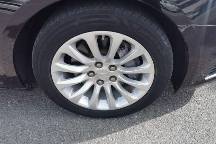 Used Cadillac XTS 2018 28T Tech Edition Right Front Wheel Hub