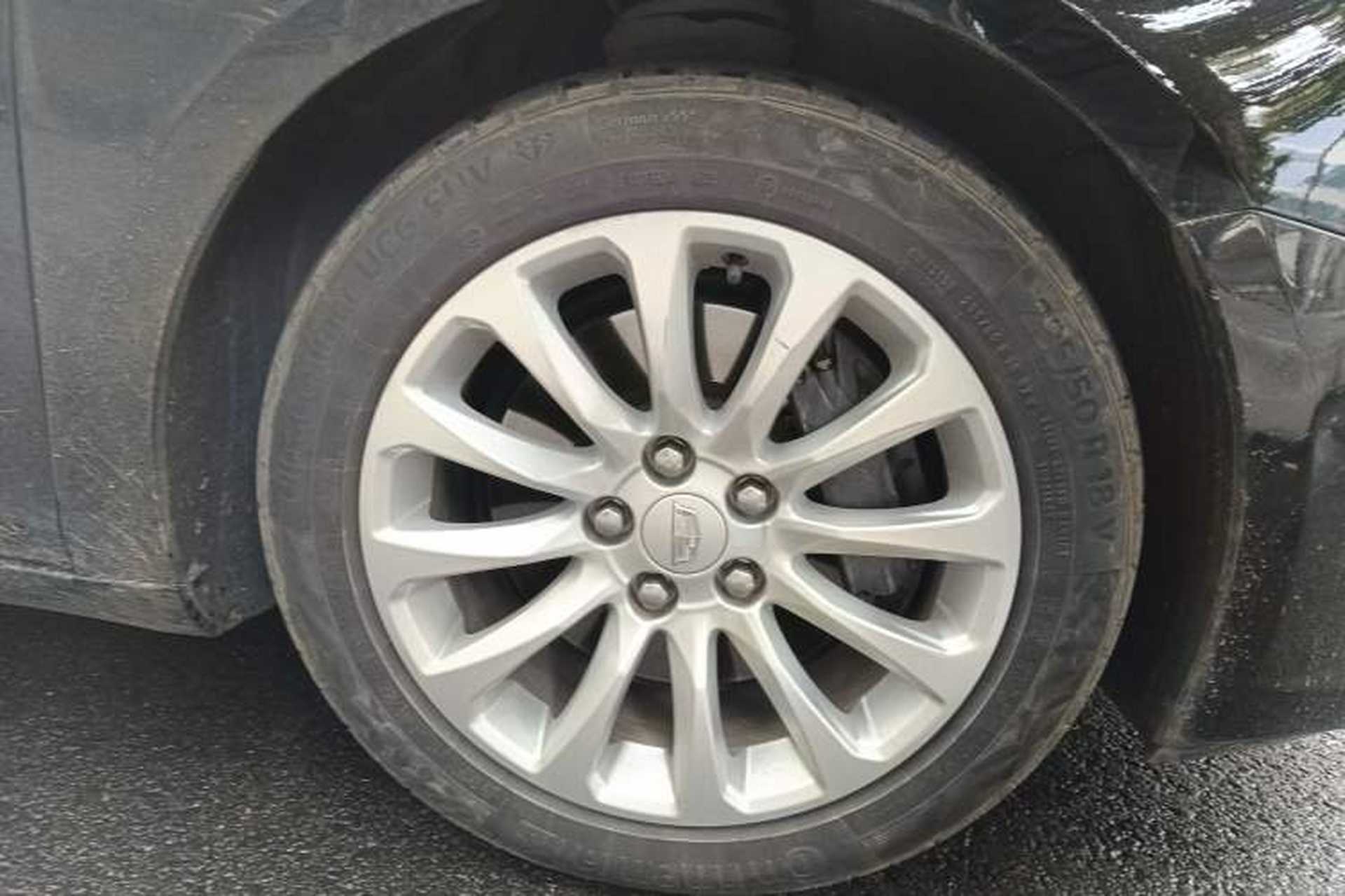 Used Cadillac XTS 2018 28T Elite Edition Right Front Wheel Hub