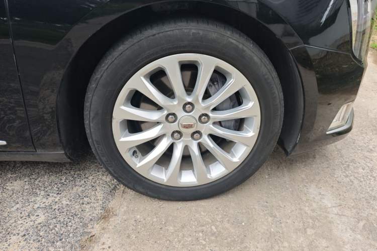 Used Cadillac XTS 2018 28T Elite Edition Right Front Wheel Hub
