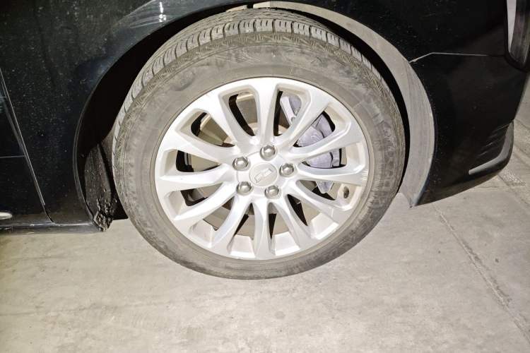 Used Cadillac XTS 2018 28T Tech Edition Right Front Wheel Hub