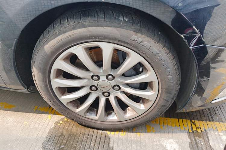 Used Cadillac XTS 2018 28T Elite Edition Right Front Wheel Hub