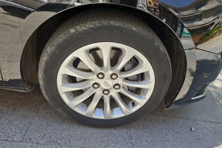 Used Cadillac XTS 2018 28T Tech Edition Right Front Wheel Hub