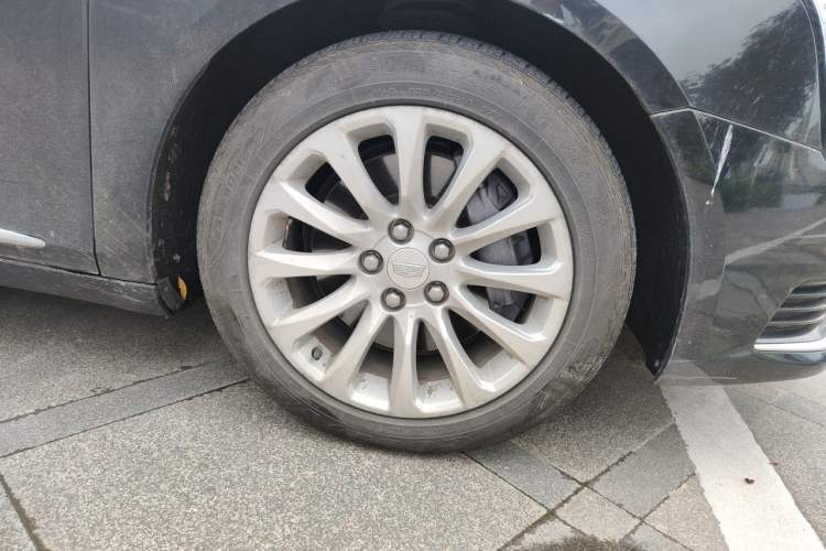 Used Cadillac XTS 2018 28T Tech Edition Right Front Wheel Hub