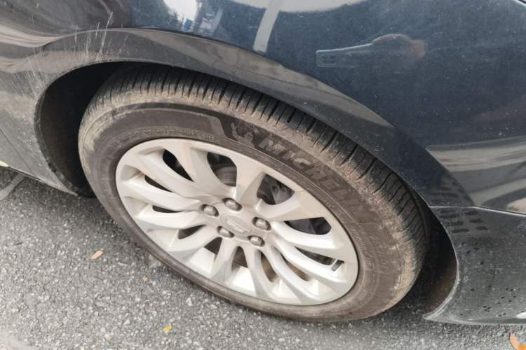 Used Cadillac XTS 2018 28T Tech Edition Right Front Wheel Hub