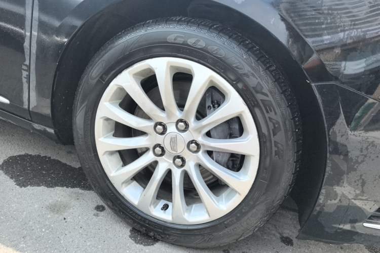 Used Cadillac XTS 2018 28T Tech Edition Right Front Wheel Hub