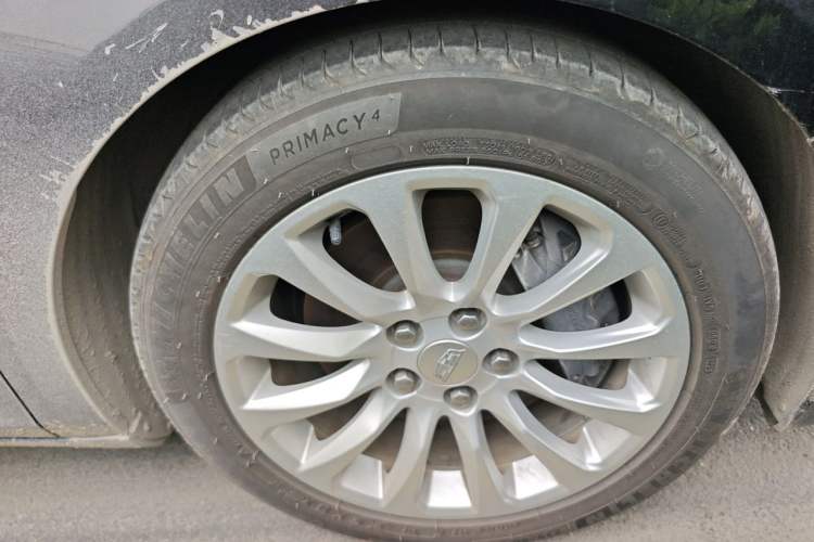Used Cadillac XTS 2018 28T Elite Edition Right Front Wheel Hub