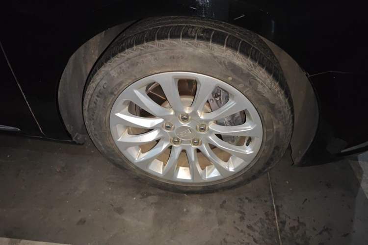 Used Cadillac XTS 2018 28T Tech Edition Right Front Wheel Hub