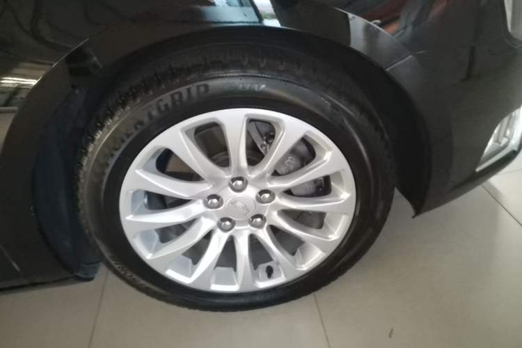 Used Cadillac XTS 2018 28T Elite Edition Right Front Wheel Hub