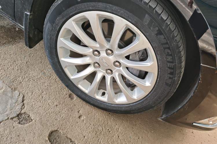 Used Cadillac XTS 2018 28T Tech Edition Right Front Wheel Hub