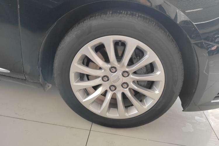 Used Cadillac XTS 2018 28T Tech Edition Right Front Wheel Hub