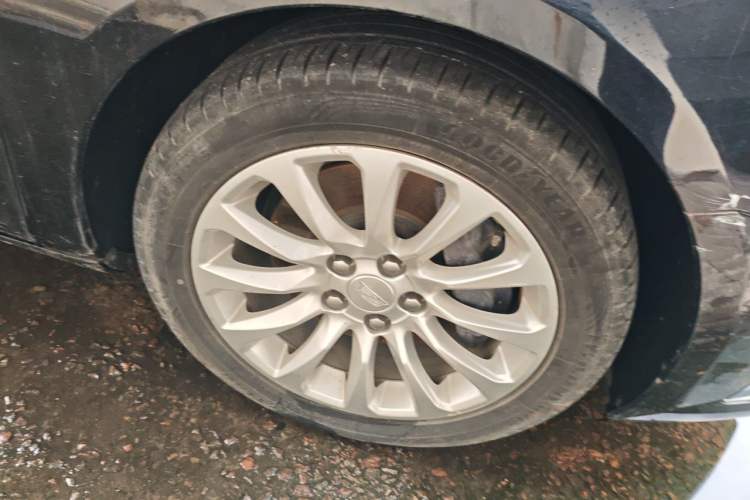 Used Cadillac XTS 2018 28T Tech Edition Right Front Wheel Hub