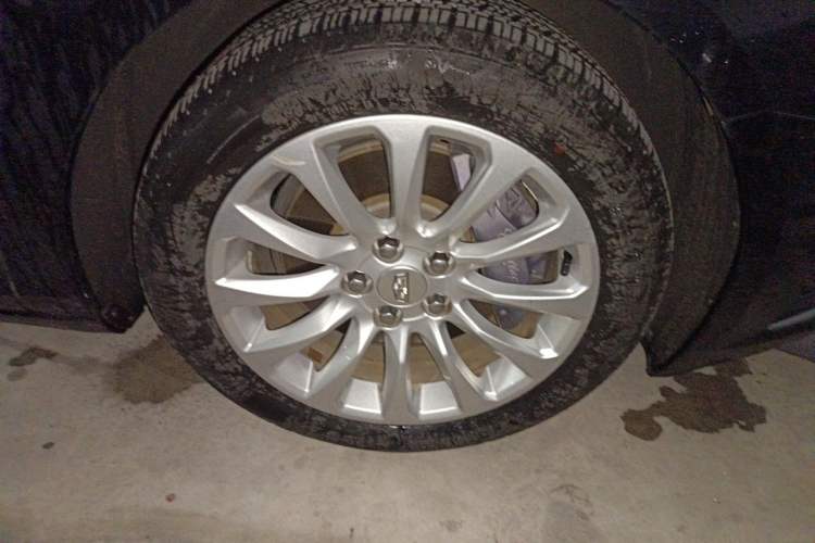 Used Cadillac XTS 2018 28T Tech Edition Right Front Wheel Hub