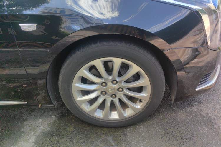 Used Cadillac XTS 2018 28T Tech Edition Right Front Wheel Hub