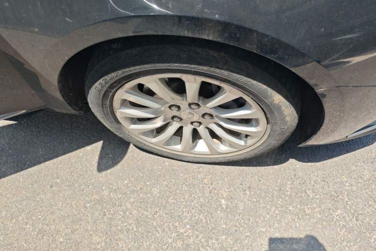 Used Cadillac XTS 2018 28T Tech Edition Right Front Wheel Hub