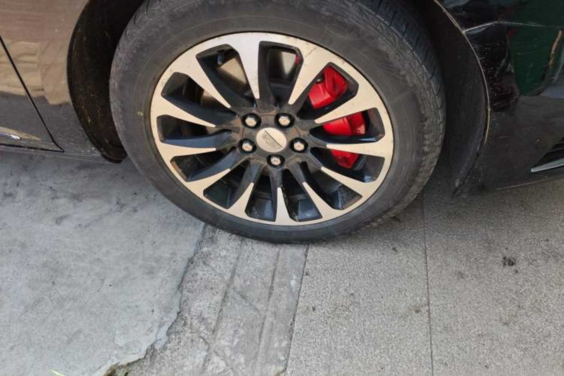 Used Cadillac XTS 2018 28T Tech Edition Right Front Wheel Hub