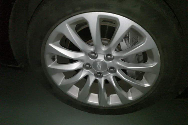 Used Cadillac XTS 2018 28T Tech Edition Right Front Wheel Hub