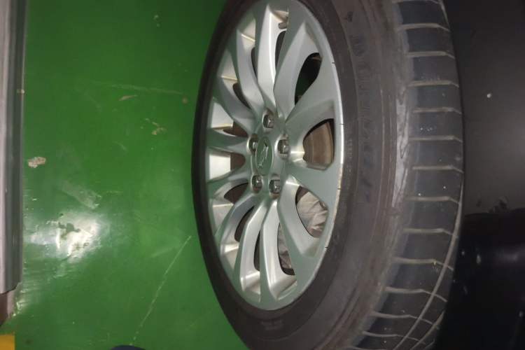 Used Cadillac XTS 2018 28T Tech Edition Right Front Wheel Hub