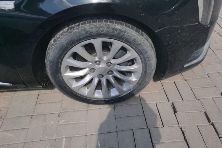 Used Cadillac XTS 2018 28T Tech Edition Right Front Wheel Hub