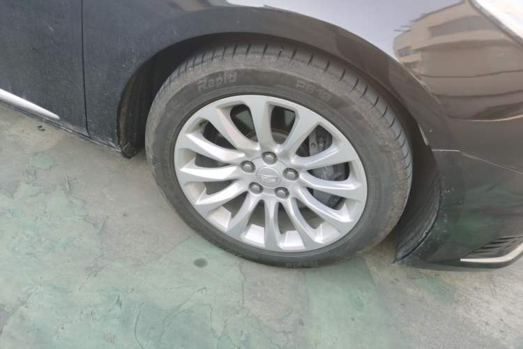 Used Cadillac XTS 2018 28T Tech Edition Right Front Wheel Hub