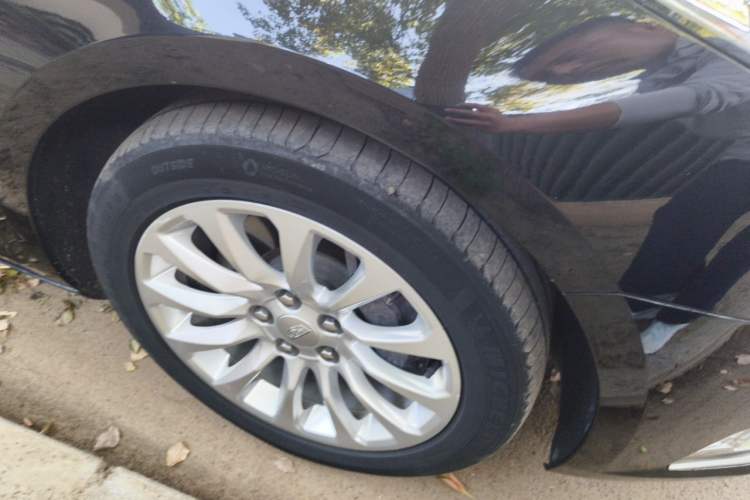 Used Cadillac XTS 2018 28T Elite Edition Right Front Wheel Hub