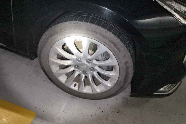 Used Cadillac XTS 2018 28T Elite Edition Right Front Wheel Hub