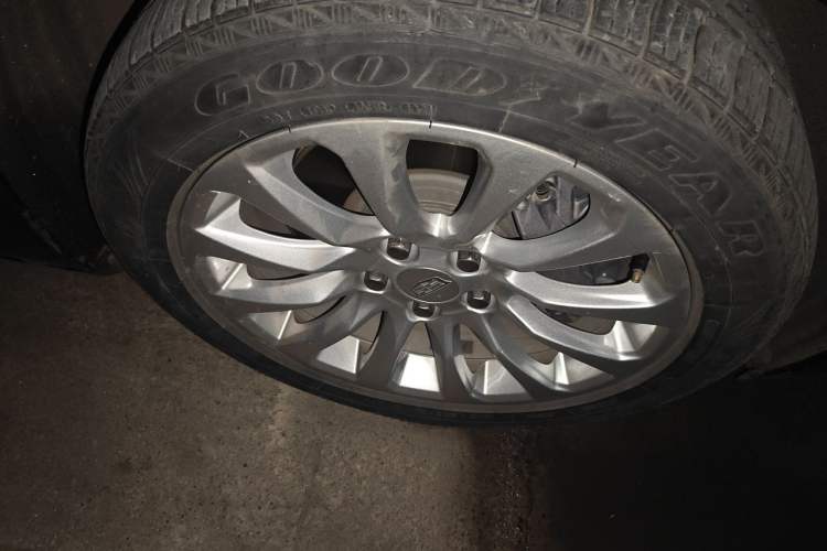 Used Cadillac XTS 2018 28T Tech Edition Right Front Wheel Hub