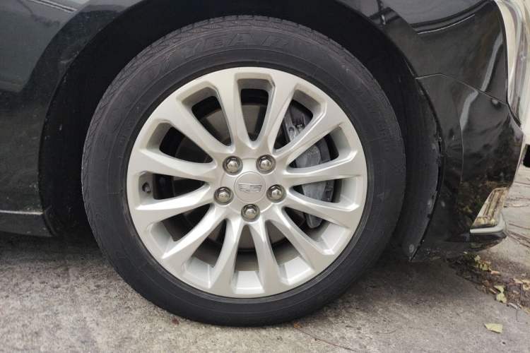 Used Cadillac XTS 2018 28T Elite Edition Right Front Wheel Hub