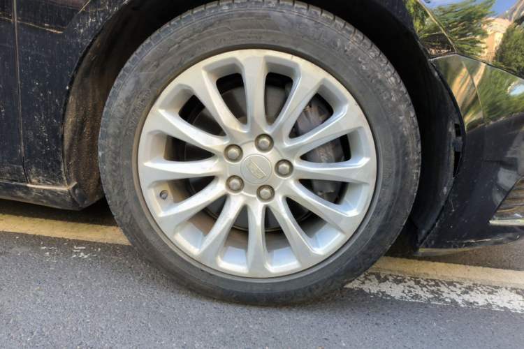Used Cadillac XTS 2018 28T Tech Edition Right Front Wheel Hub